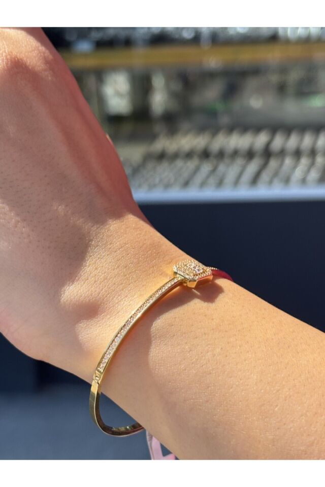 14 Ayar Altın Taşlı Baget Kelepçe