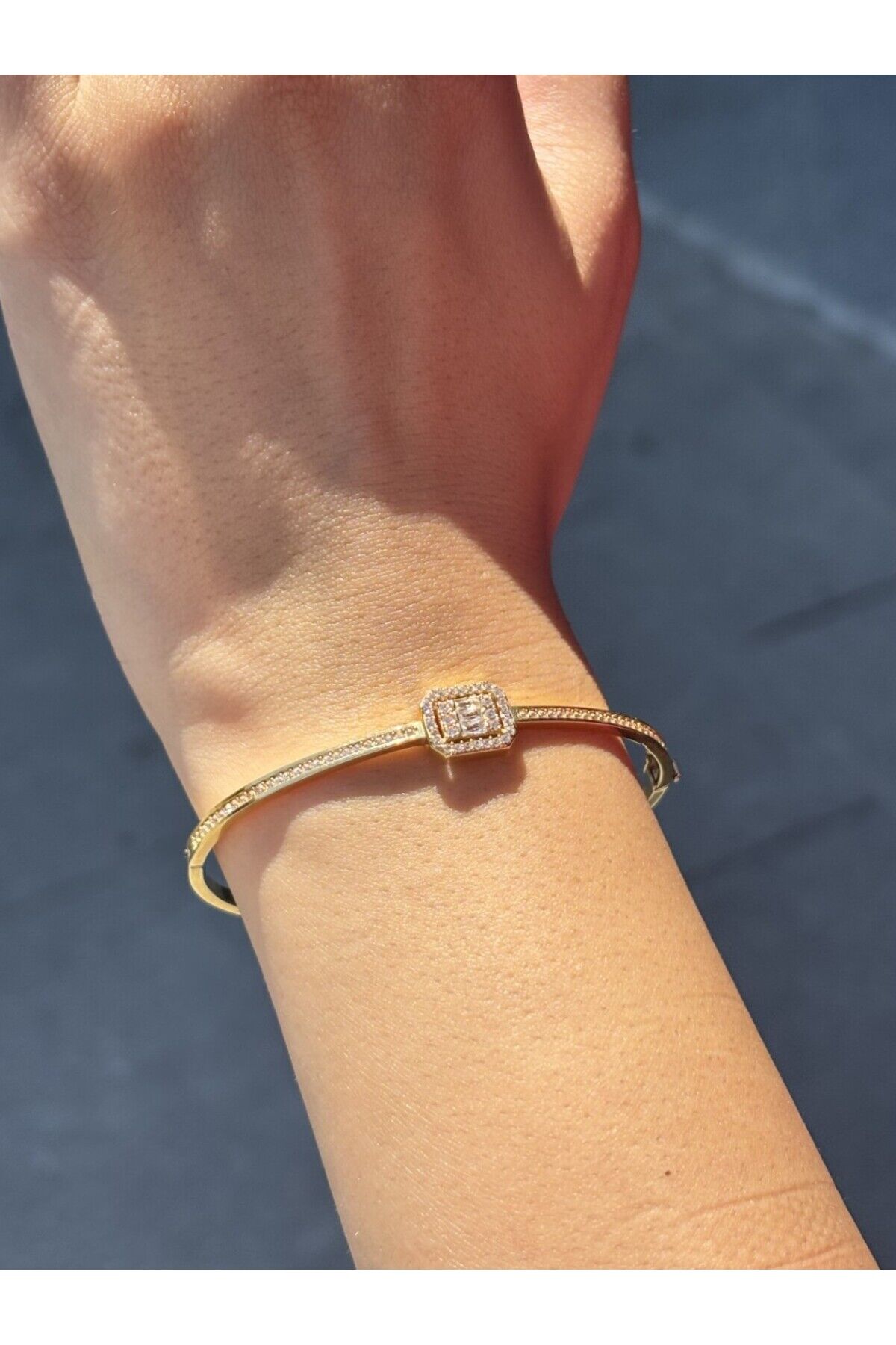 14 Ayar Altın Taşlı Baget Kelepçe