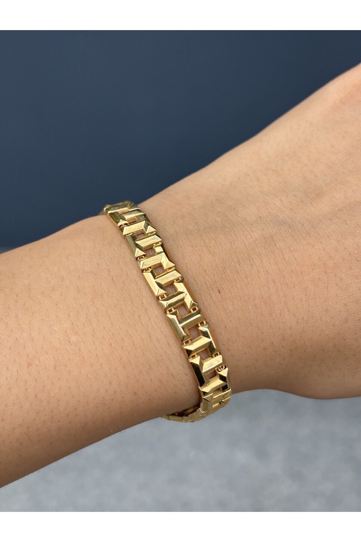 14 Ayar Altın T Bileklik