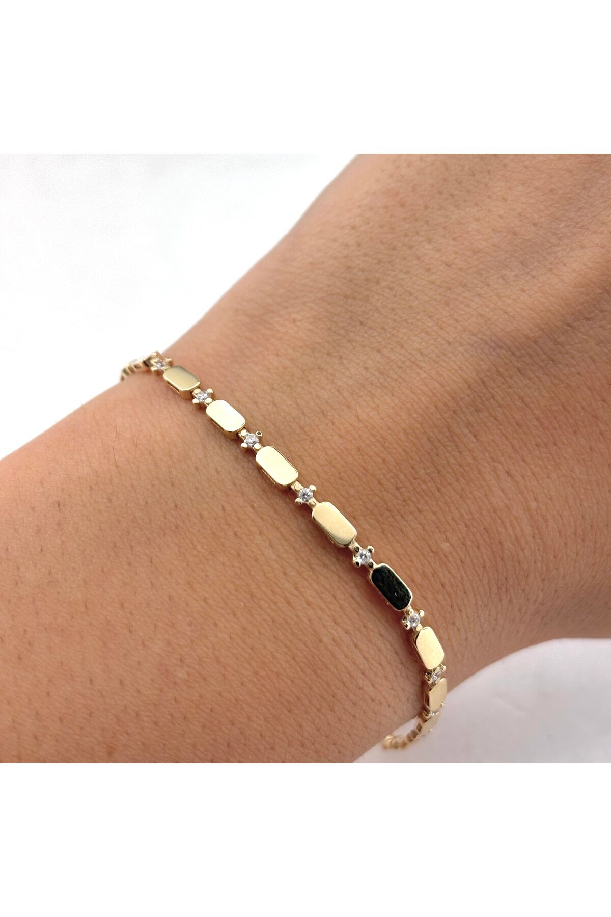 14 Ayar Altın Taşlı Pul Bileklik