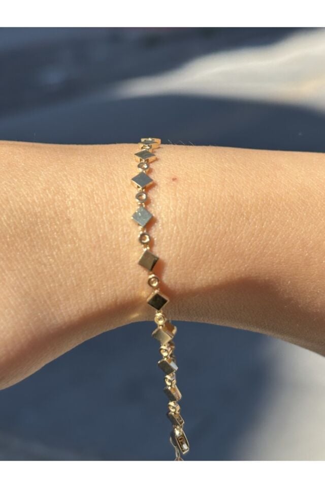 14 Ayar Altın Beyaz Taşlı Kare Çıtır Bileklik