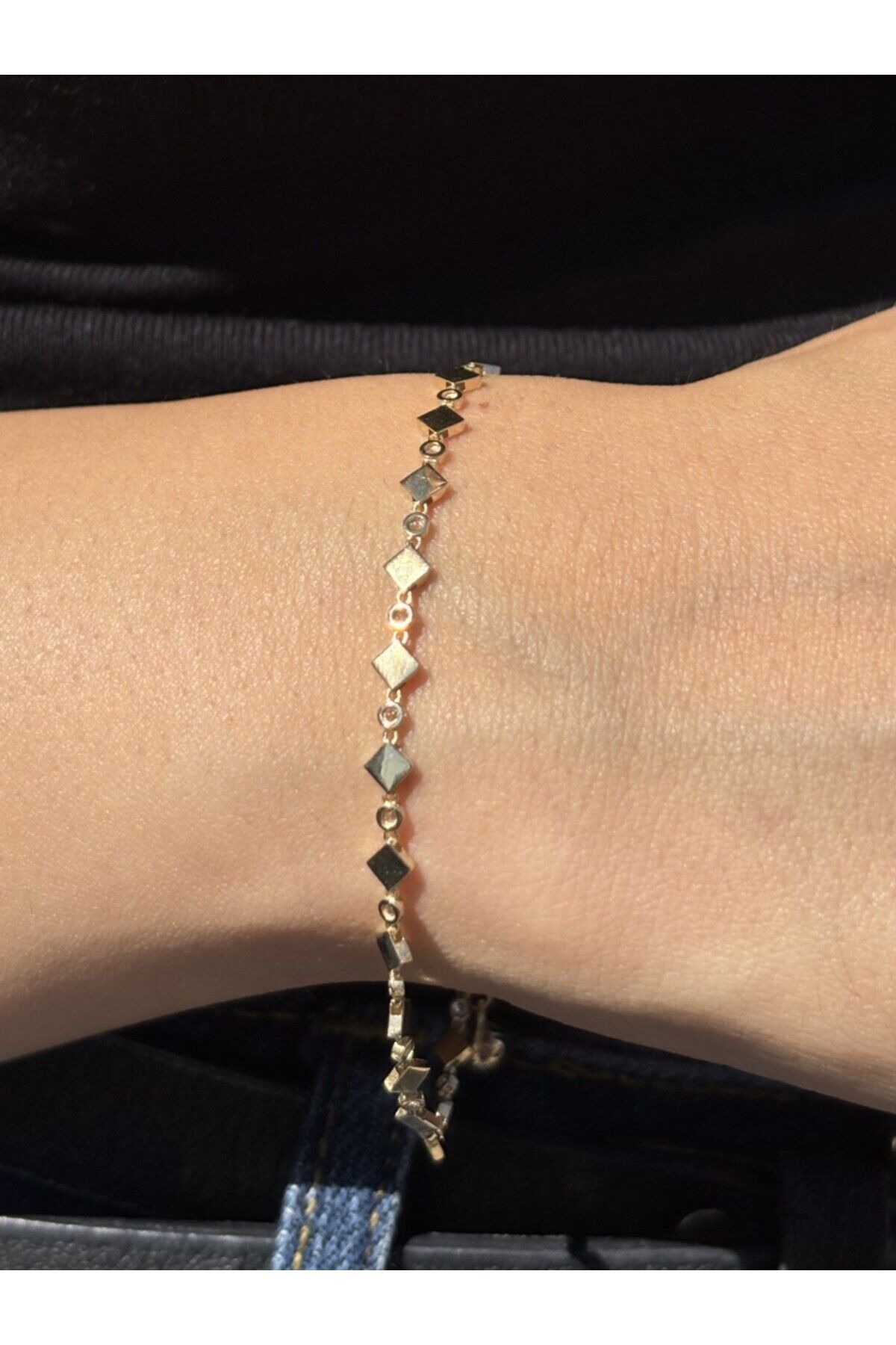 14 Ayar Altın Beyaz Taşlı Kare Çıtır Bileklik