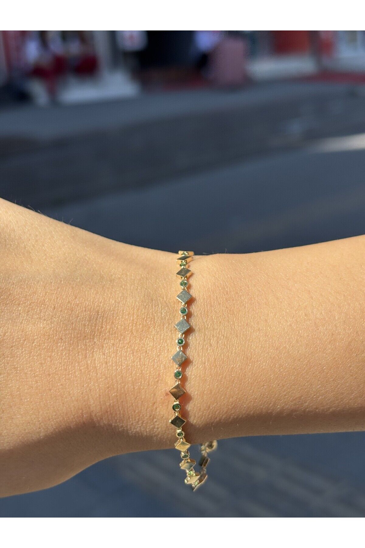 14 Ayar Altın Yeşil Taşlı Kare Çıtır Bileklik