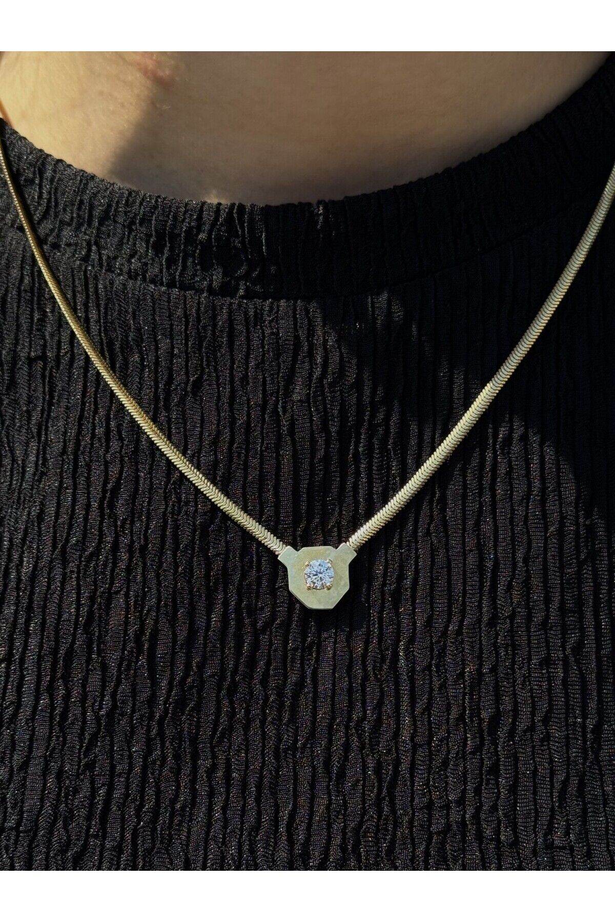 14 Ayar Altın Tek Taş Balık Sırtı Kolye