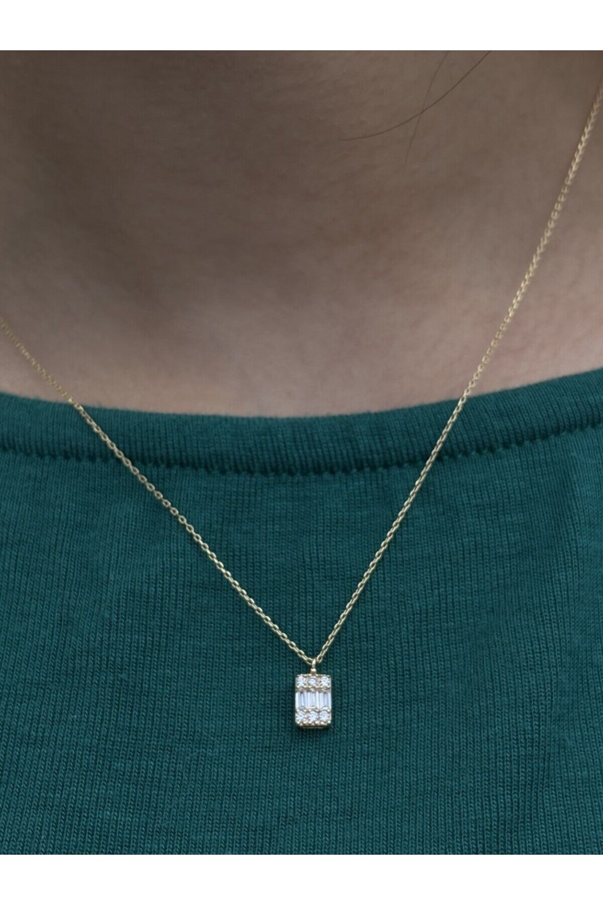 14 Ayar Altın Baget Taşlı Kolye