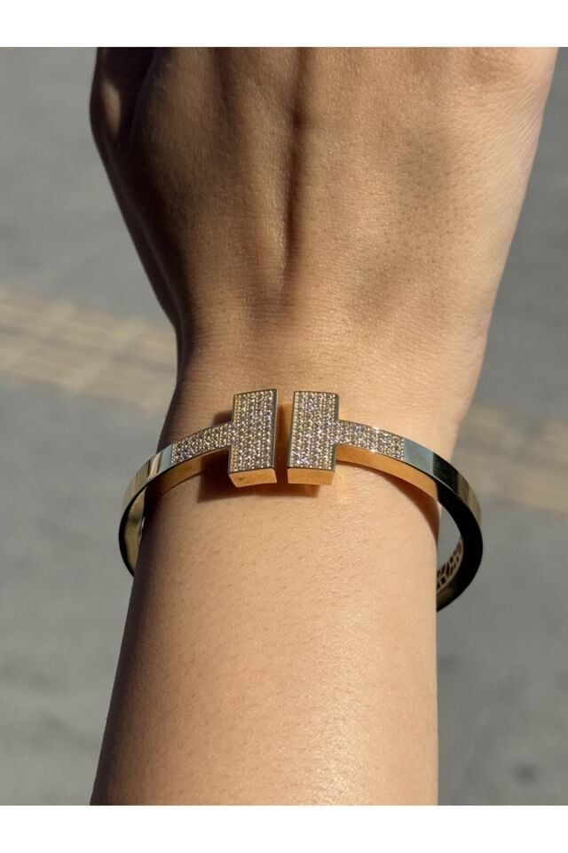 14 Ayar Altın Taşlı T Kelepçe