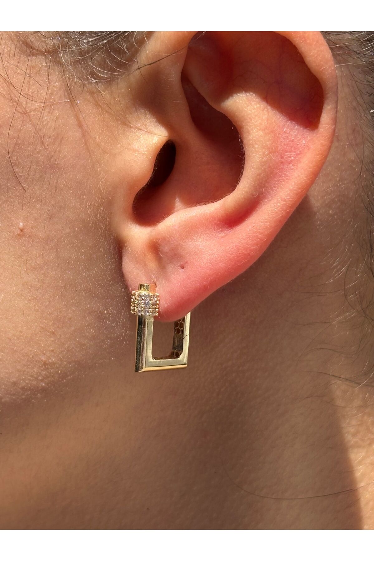 14 Ayar Altın Taşlı Ataç Venüs Küpe