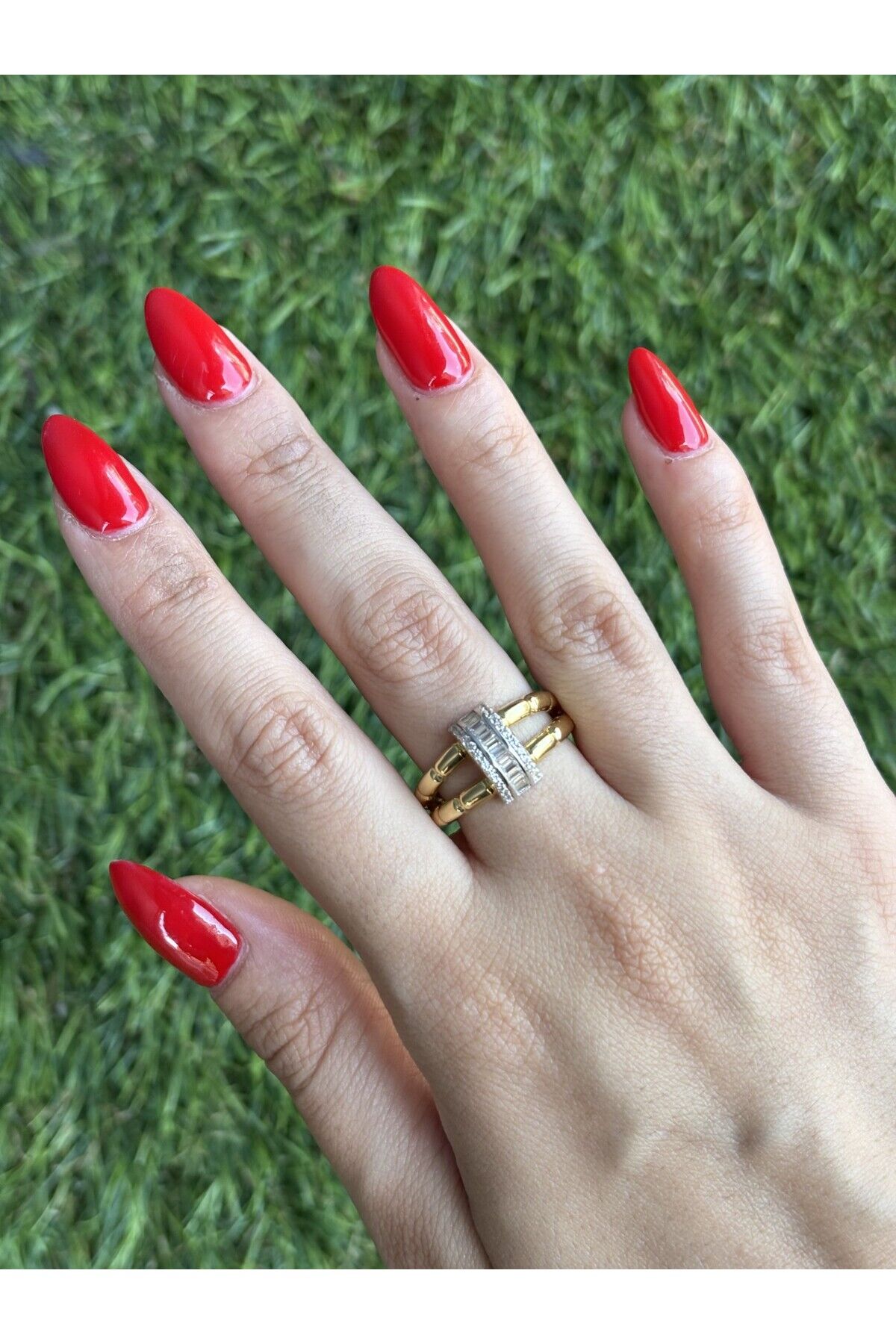 14 Ayar Altın Beyaz Baget Taşlı Şerit Yüzük