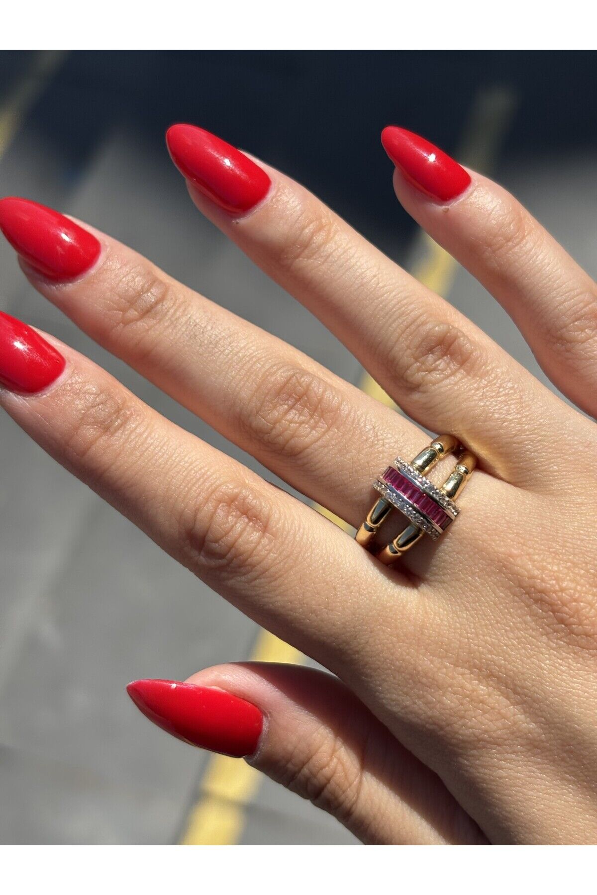 14 Ayar Altın Pembe Baget Taşlı Şerit Yüzük