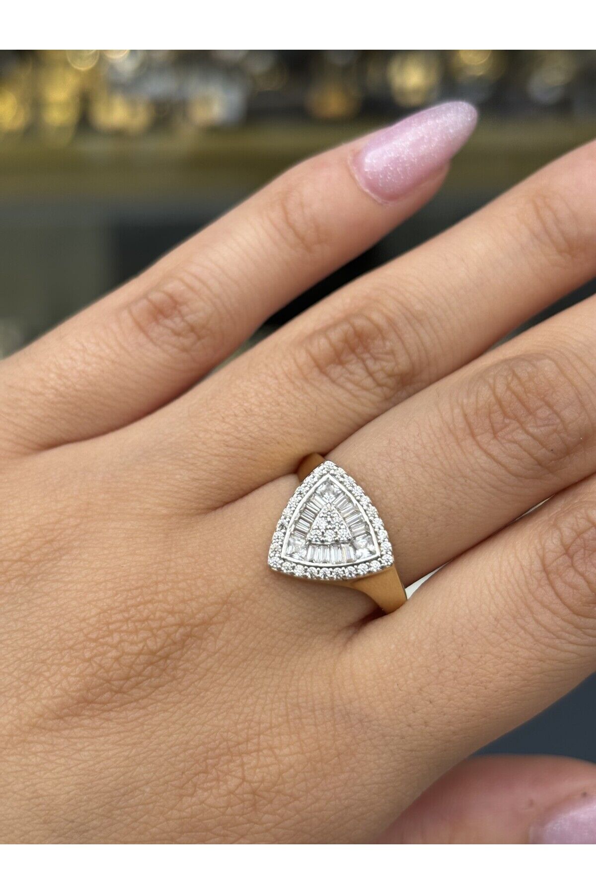 14 Ayar Altın Taşlı Pars Yüzük