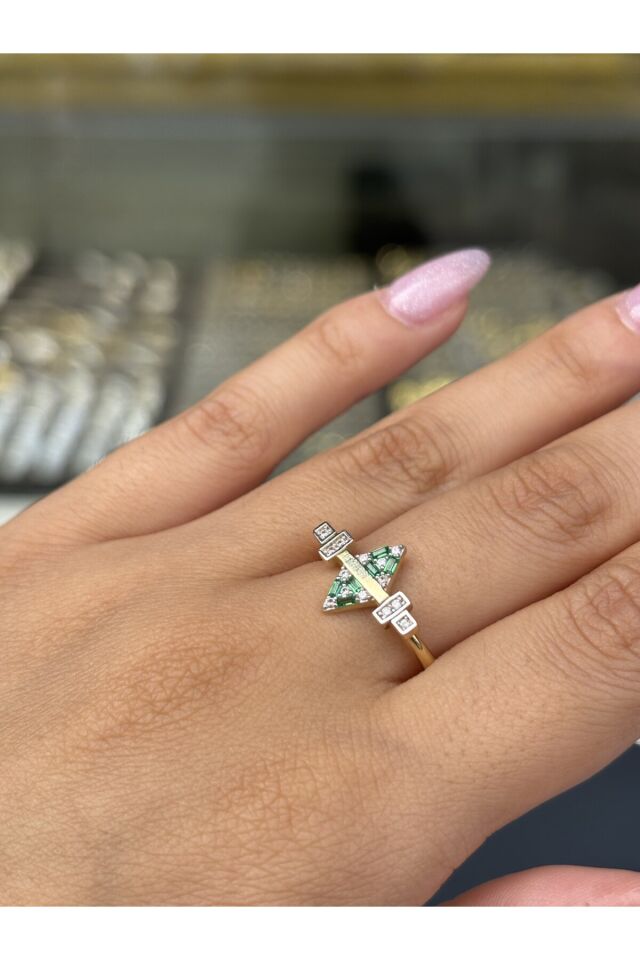 14 Ayar Altın Yeşil Taşlı Prego Yüzük