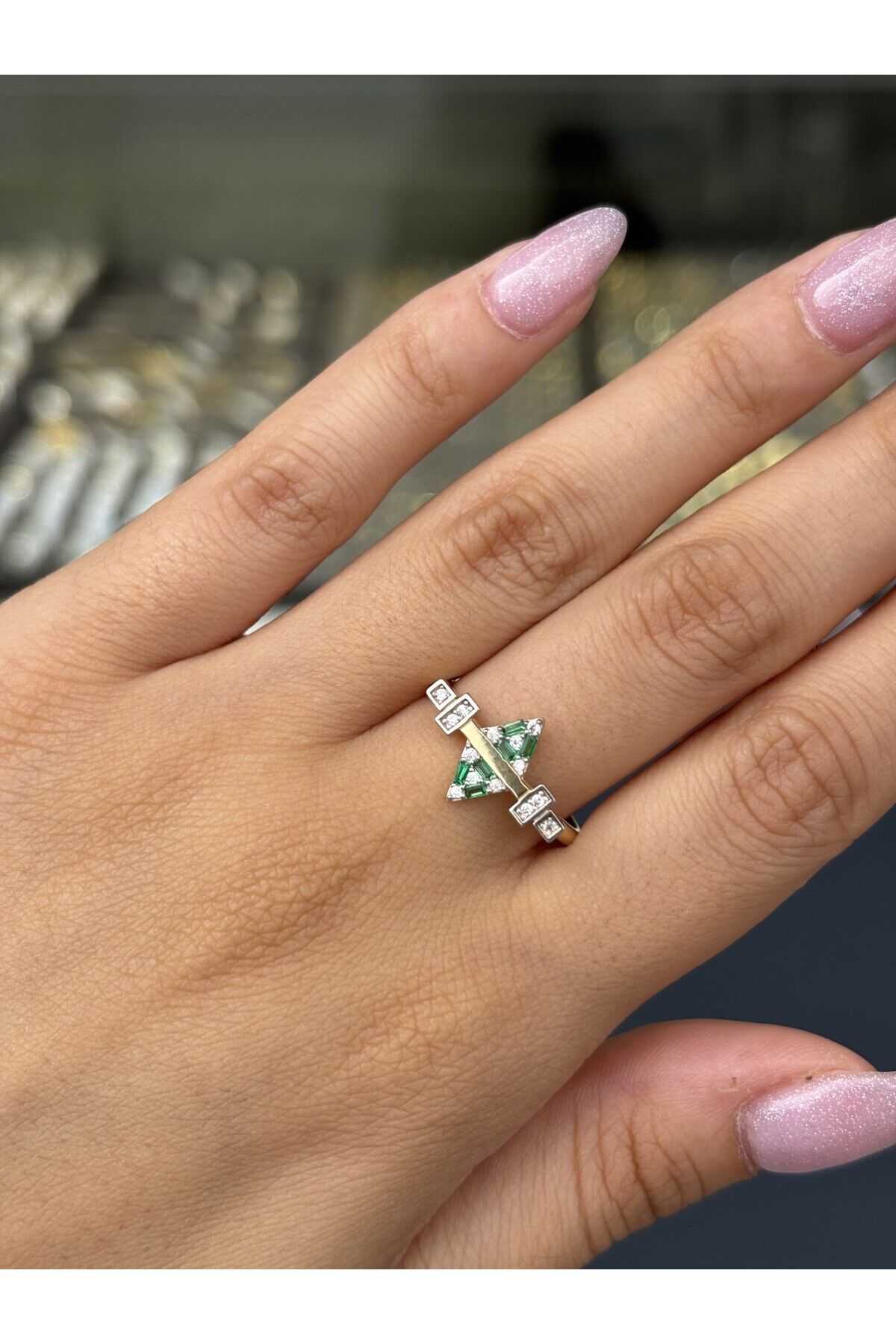 14 Ayar Altın Yeşil Taşlı Prego Yüzük