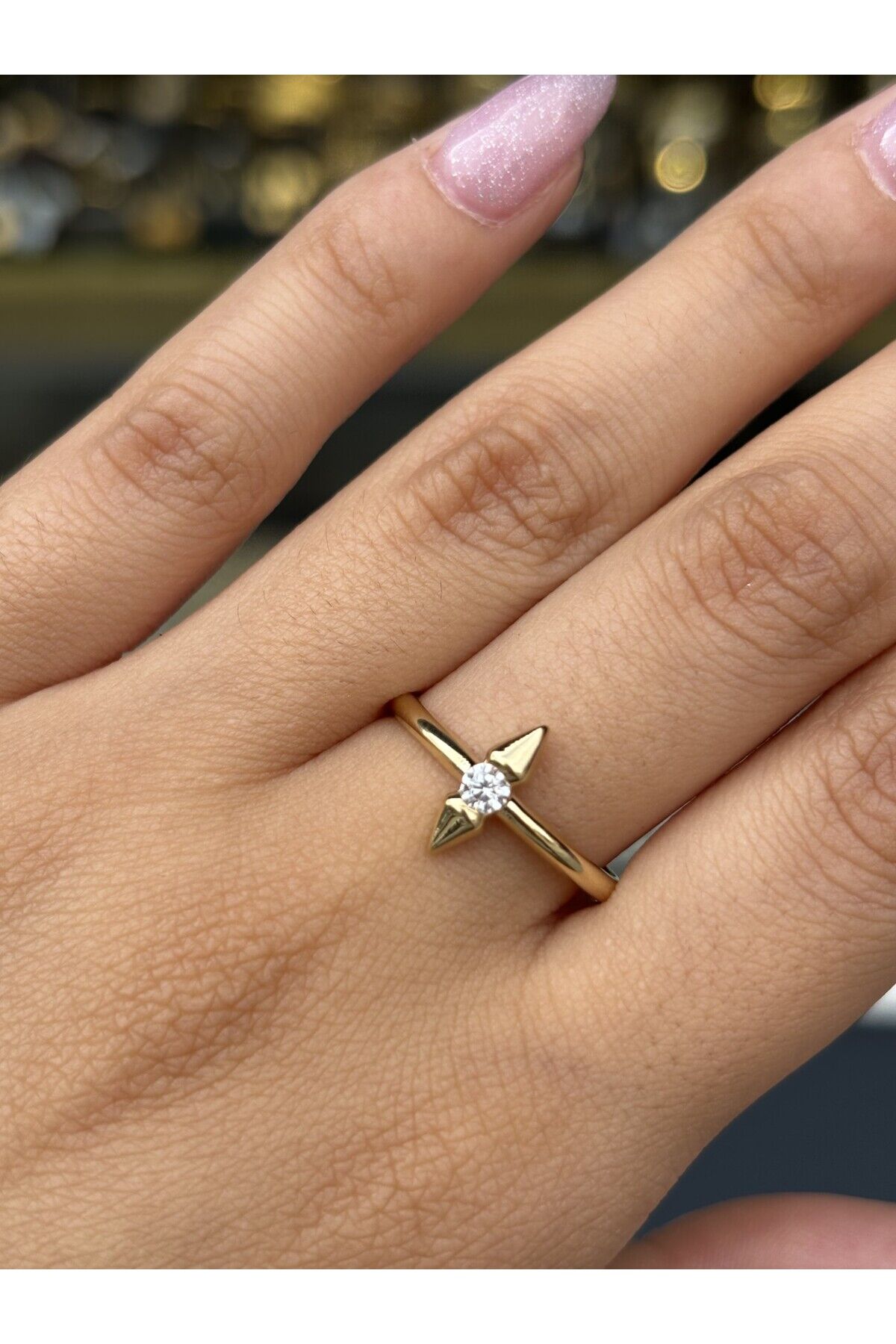 14 Ayar Altın Taşlı Ok Yüzük