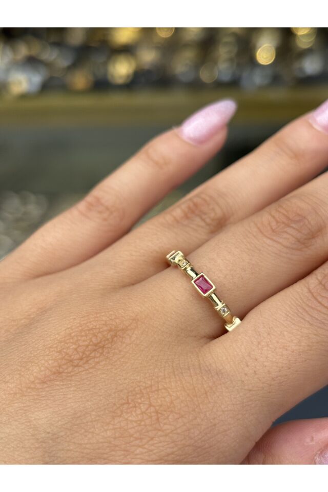 14 Ayar Altın Pembe Taşlı Trinity Yüzük