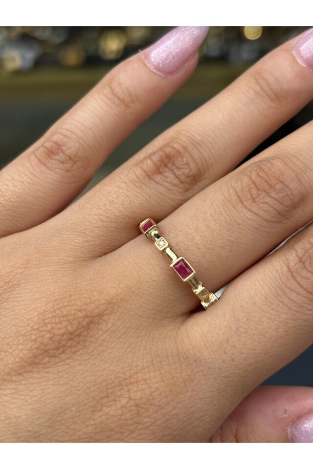 14 Ayar Altın Pembe Taşlı Trinity Yüzük