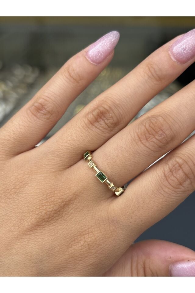 14 Ayar Altın Yeşil Taşlı Trinity Yüzük