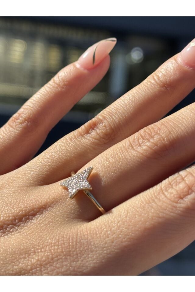 14 Ayar Altın Taşlı Yıldız Tasarım Yüzük