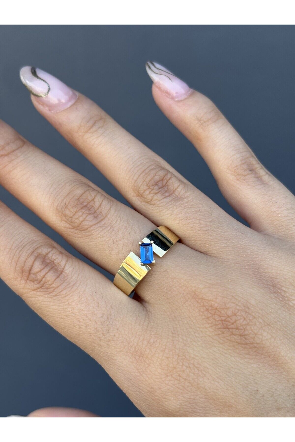 14 Ayar Altın Mavi Taşlı Baget Yüzük