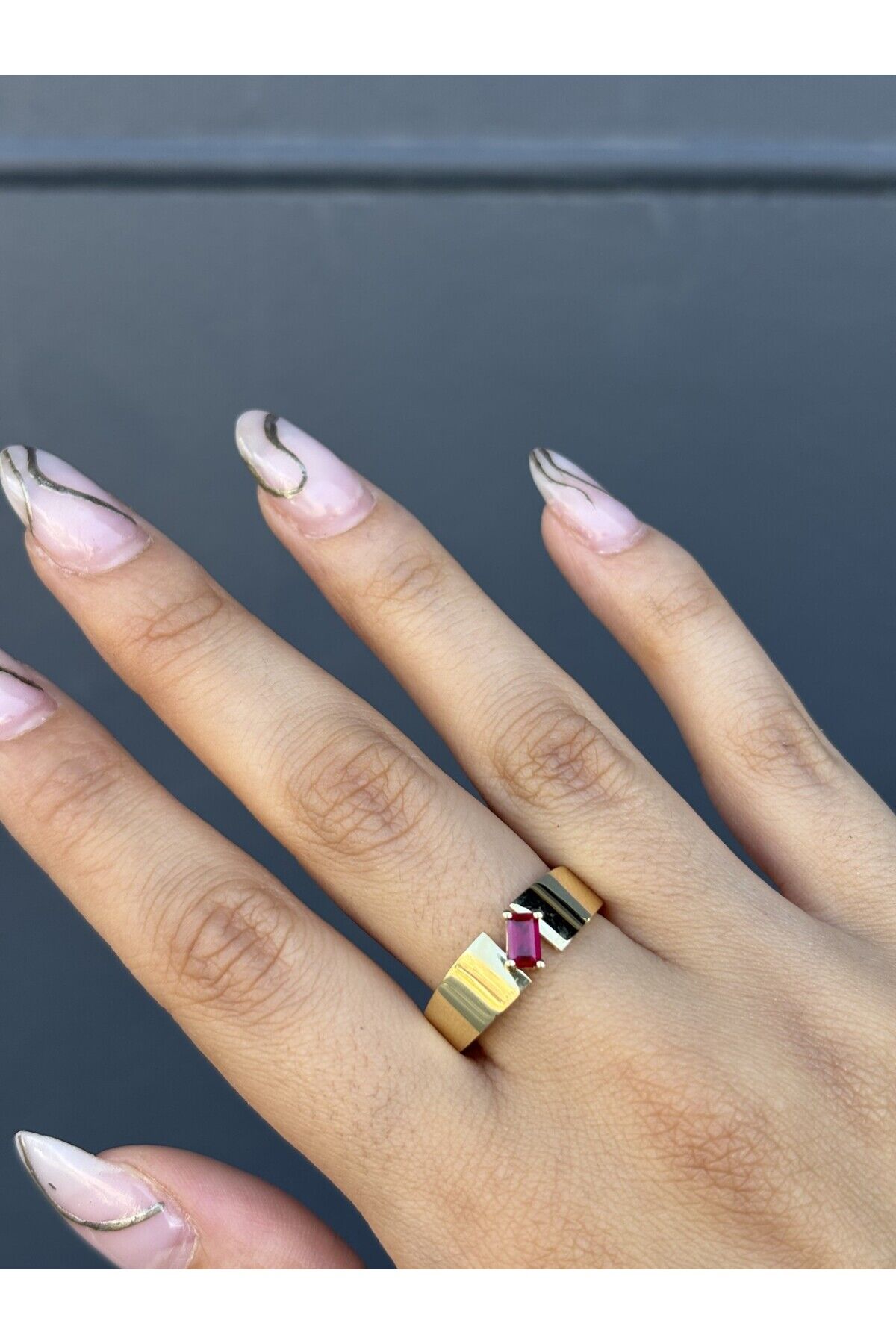 14 Ayar Altın Pembe Taşlı Baget Yüzük