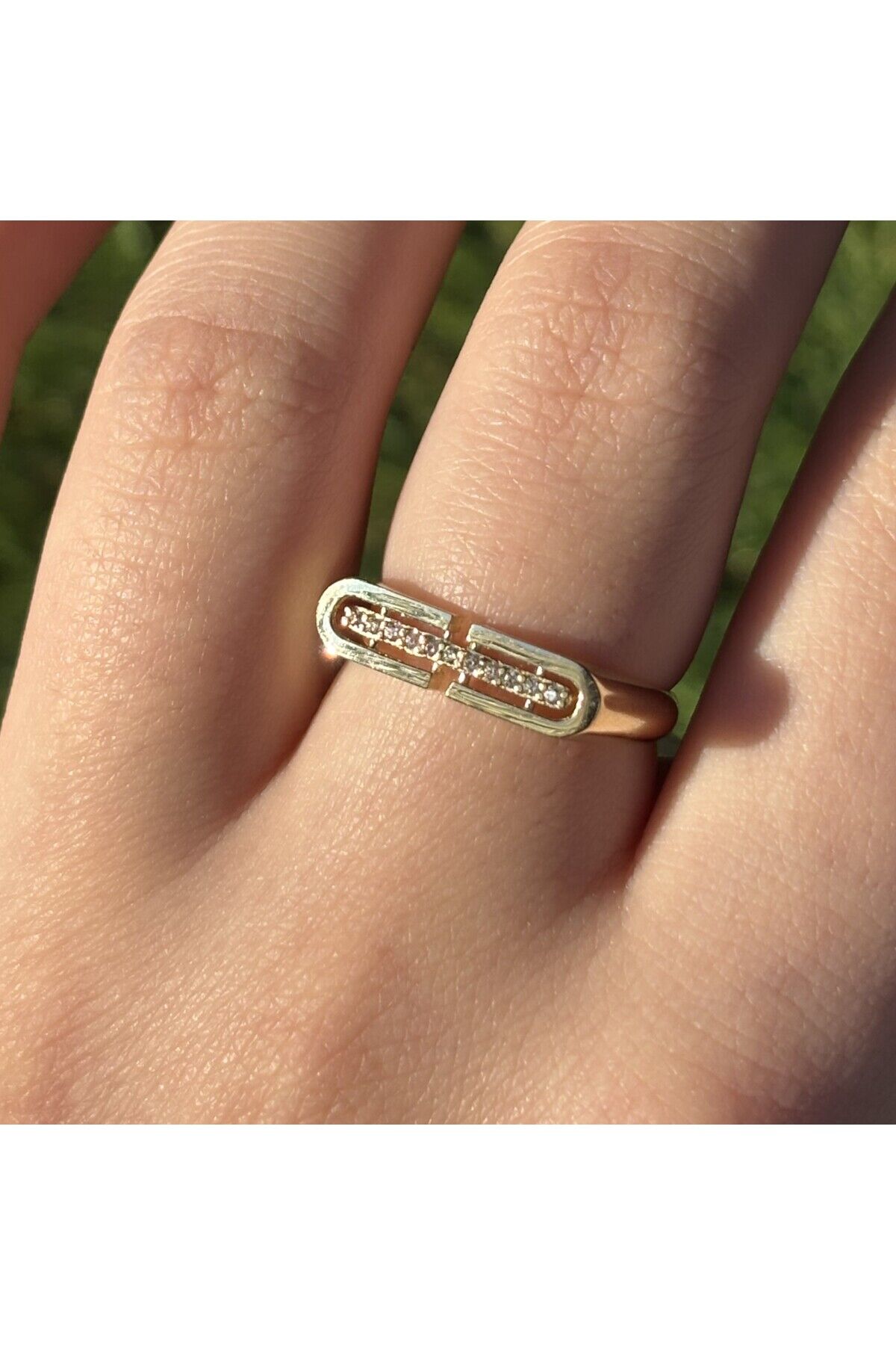 14 Ayar Ortası Taşlı Altın Yüzük